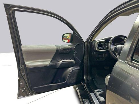 Used 2019 Toyota Tacoma SR5 image 31