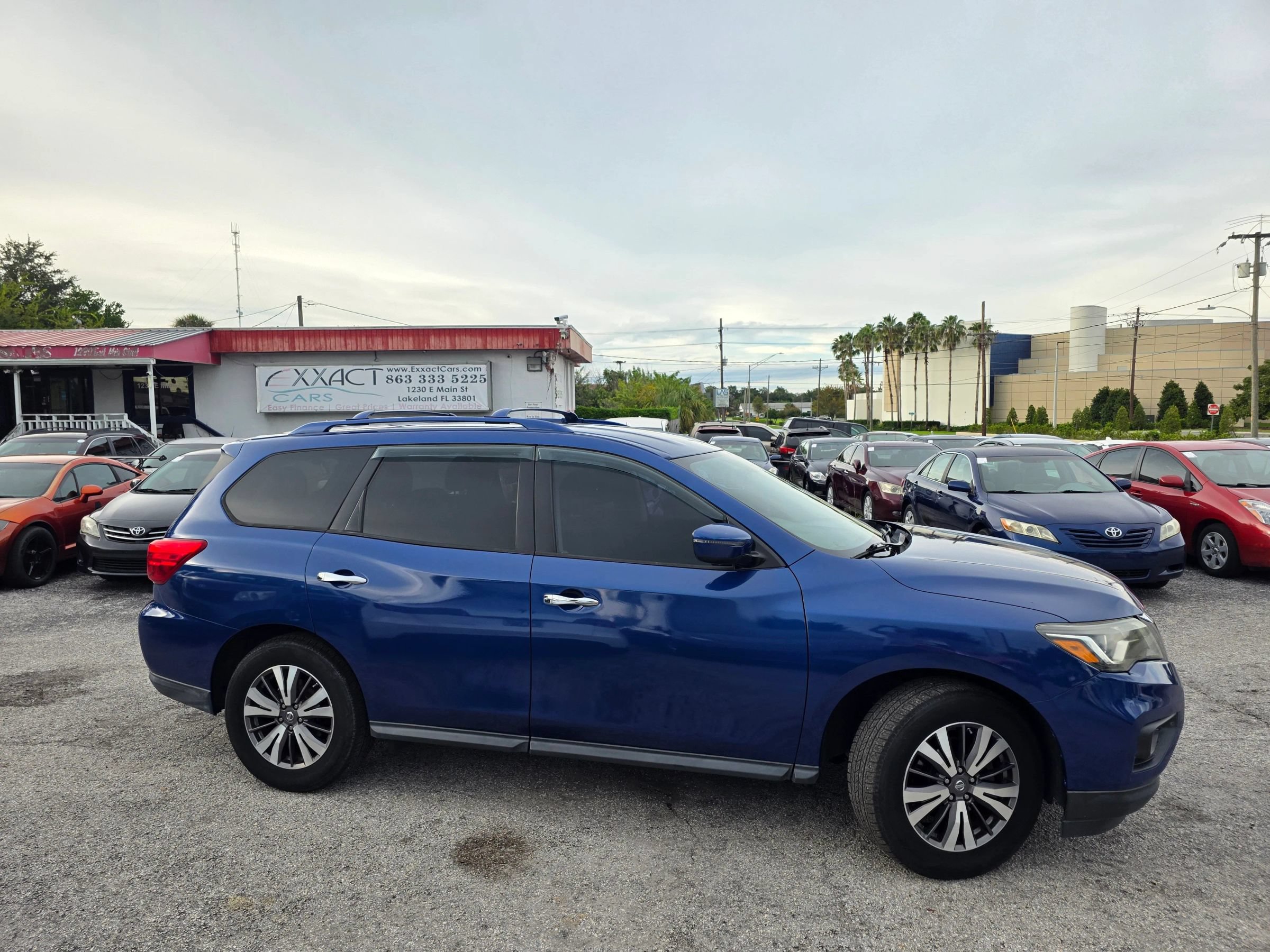 Used 2018 Nissan Pathfinder SV AWD/4WD image 8