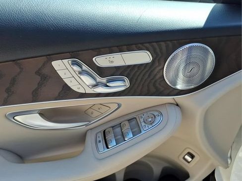 Used 2020 Mercedes-Benz GLC 300 4MATIC image 18