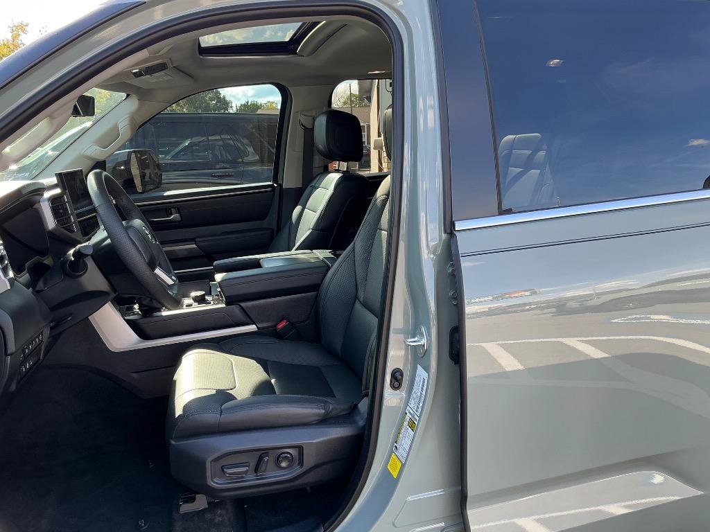 Used 2024 Toyota Sequoia SR5 w/ SR5 Premium Package AWD/4WD image 16