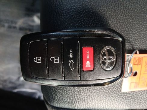 Used 2025 Toyota Camry SE image 27