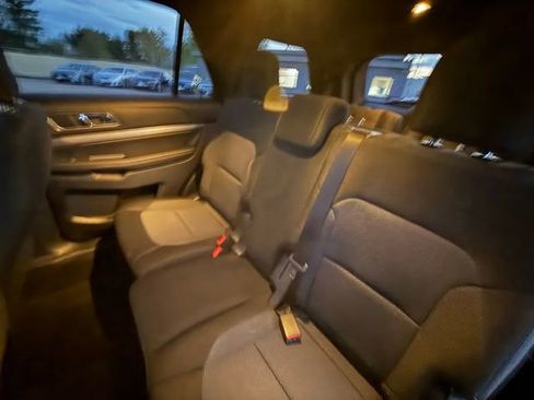 Used 2018 Ford Explorer XLT AWD/4WD image 23