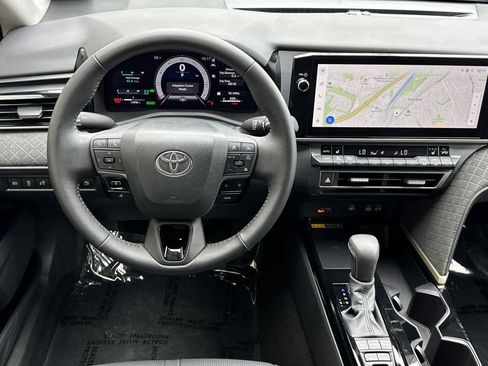 Used 2026 Toyota Camry XLE FWD image 17