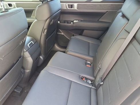Used 2025 Hyundai Santa Fe Limited AWD/4WD image 16