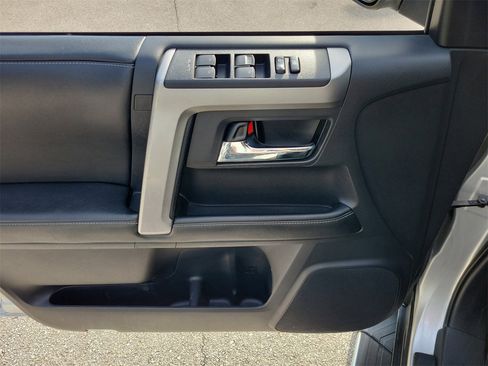 Used 2014 Toyota 4Runner SR5 image 12