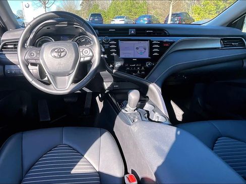 Used 2020 Toyota Camry SE image 15