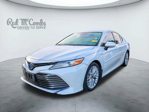 Used 2020 Toyota Camry XLE FWD image 1