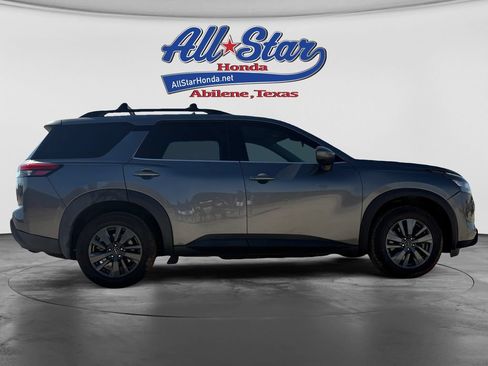 Used 2022 Nissan Pathfinder SV FWD image 4