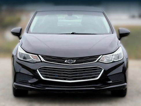 Used 2018 Chevrolet Cruze LS FWD image 5