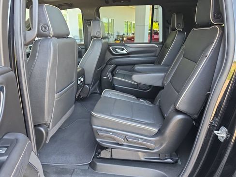 Certified 2024 GMC Yukon XL SLT w/ SLT Luxury Package AWD/4WD image 30