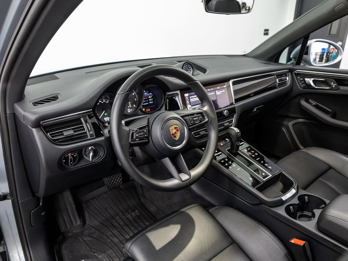 Certified 2026 Porsche Macan AWD/4WD image 4