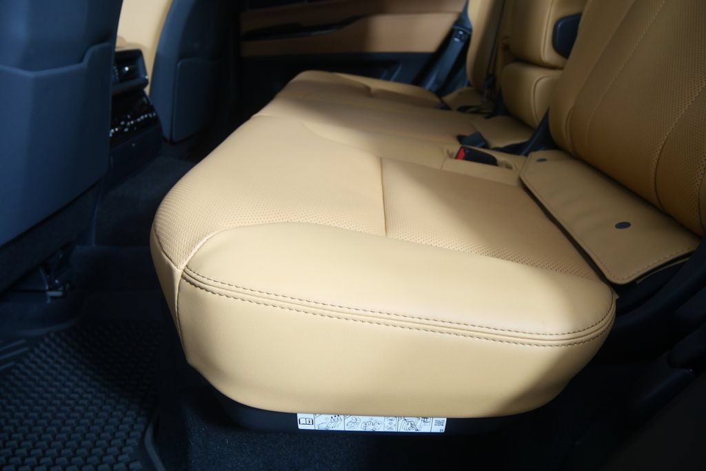 Used 2026 Lexus LX 700h Luxury w/ Appearance Package AWD/4WD image 16