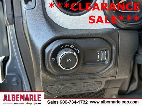 Used 2024 Jeep Wrangler Willys image 17