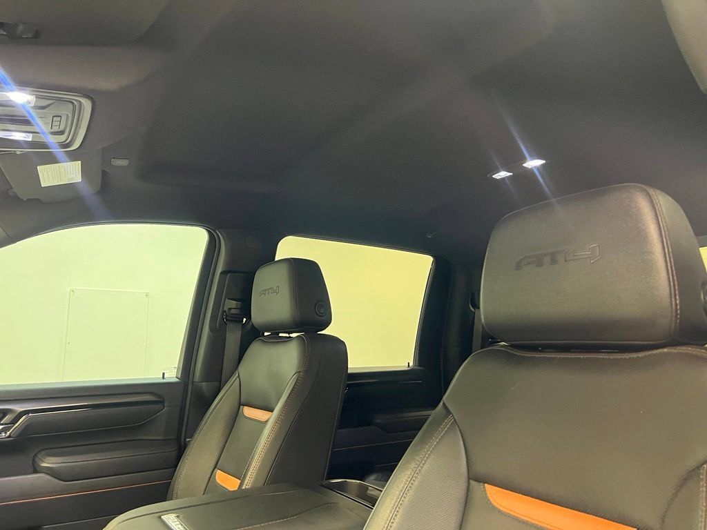 Used 2025 GMC Sierra 2500 AT4 w/ Technology Package AWD/4WD image 16