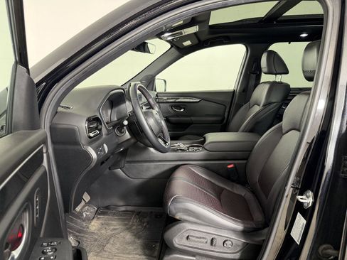 Used 2025 Honda Pilot Black Edition image 2