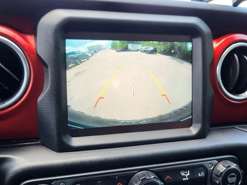 Used 2018 Jeep Wrangler Unlimited Rubicon AWD/4WD image 16
