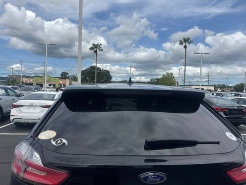 Used 2019 Ford Edge Titanium FWD image 9
