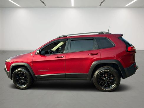 Used 2017 Jeep Cherokee Trailhawk AWD/4WD image 3