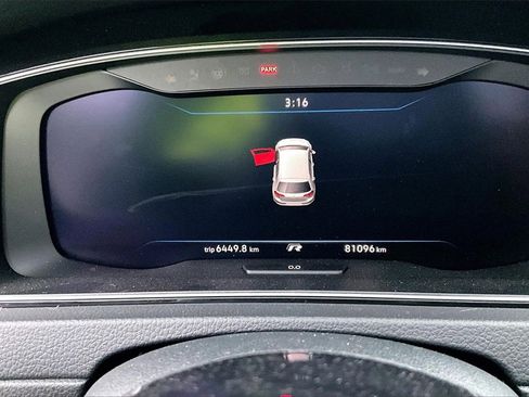 Used 2019 Volkswagen Golf R 4-Door image 17