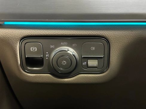 Used 2023 Mercedes-Benz GLE 350 GLE 350 4MATIC Sport Utility 4 w/ Premium Package image 32