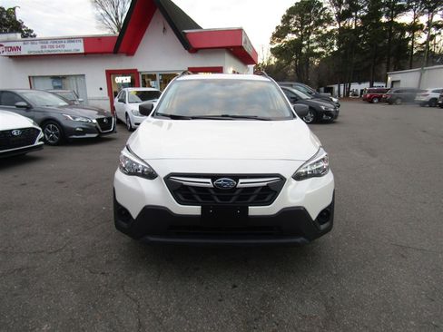 Used 2021 Subaru Crosstrek 2.0i image 2