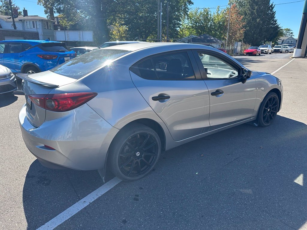 Used 2016 MAZDA MAZDA3 i Sport w/ Preferred Equipment Package FWD image 5