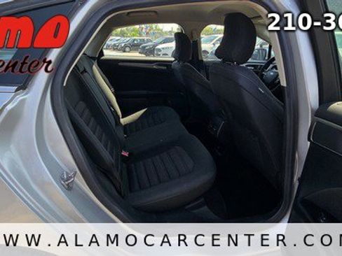 Used 2017 Ford Fusion SE image 21