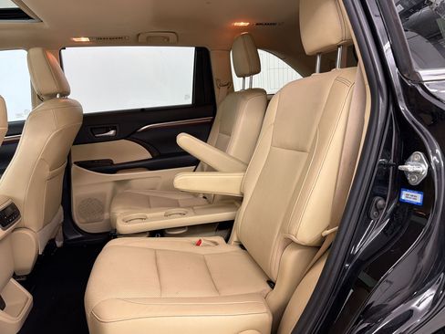 Used 2019 Toyota Highlander Limited FWD image 21