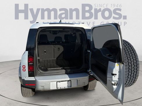 Used 2023 Land Rover Defender 110 S image 5