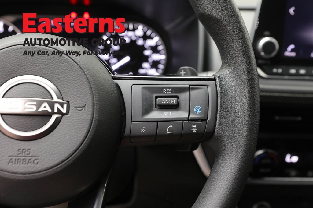 Used 2023 Nissan Rogue SV AWD/4WD image 16
