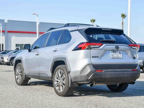 Used 2023 Toyota RAV4 XLE Premium image 9