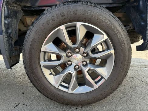 Used 2022 Chevrolet Silverado 1500 LT AWD/4WD image 31