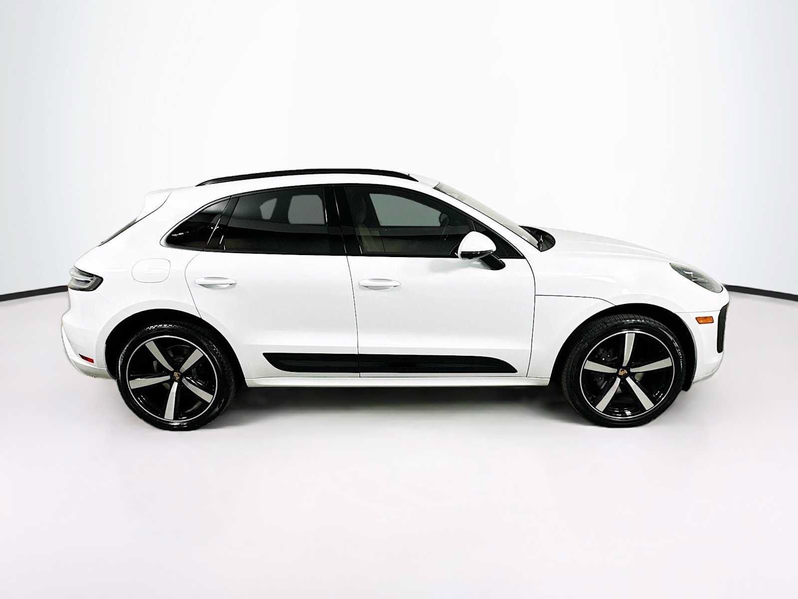 Certified 2026 Porsche Macan AWD/4WD image 8