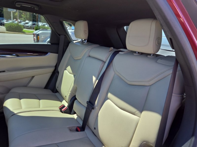 Used 2017 Cadillac XT5 Luxury w/ Driver Awareness Package AWD/4WD image 10