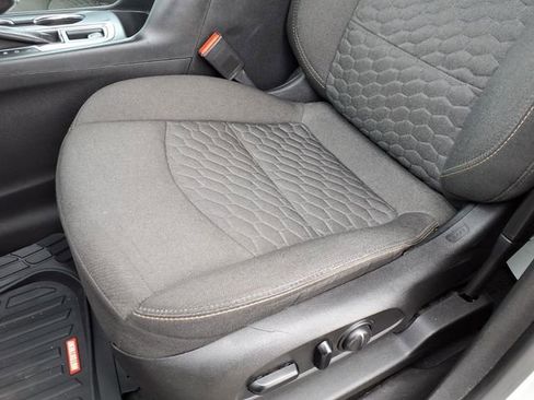 Used 2019 Chevrolet Equinox LT w/ Driver Convenience Package image 14