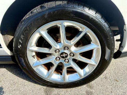 Used 2010 Ford Mustang Convertible image 11