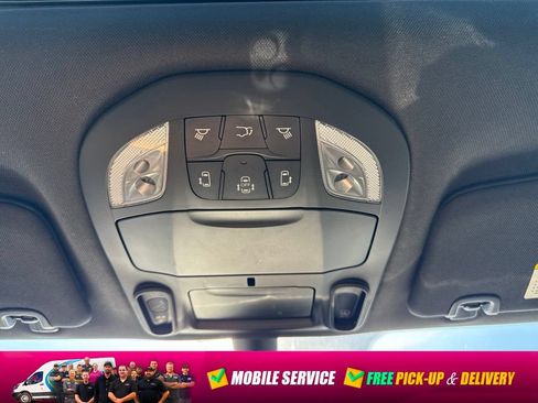 Used 2025 Chrysler Pacifica Limited FWD image 21