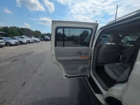 Used 2009 Chrysler Aspen Limited RWD image 10