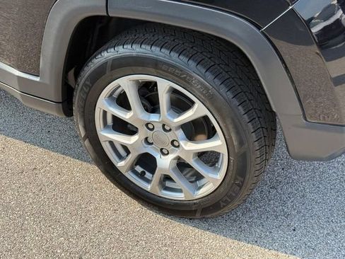 Used 2022 Jeep Compass Latitude w/ Sun and Sound Group AWD/4WD image 10