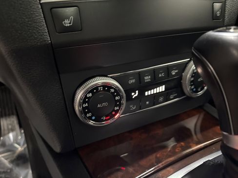 Used 2012 Mercedes-Benz GLK 350 4MATIC image 24