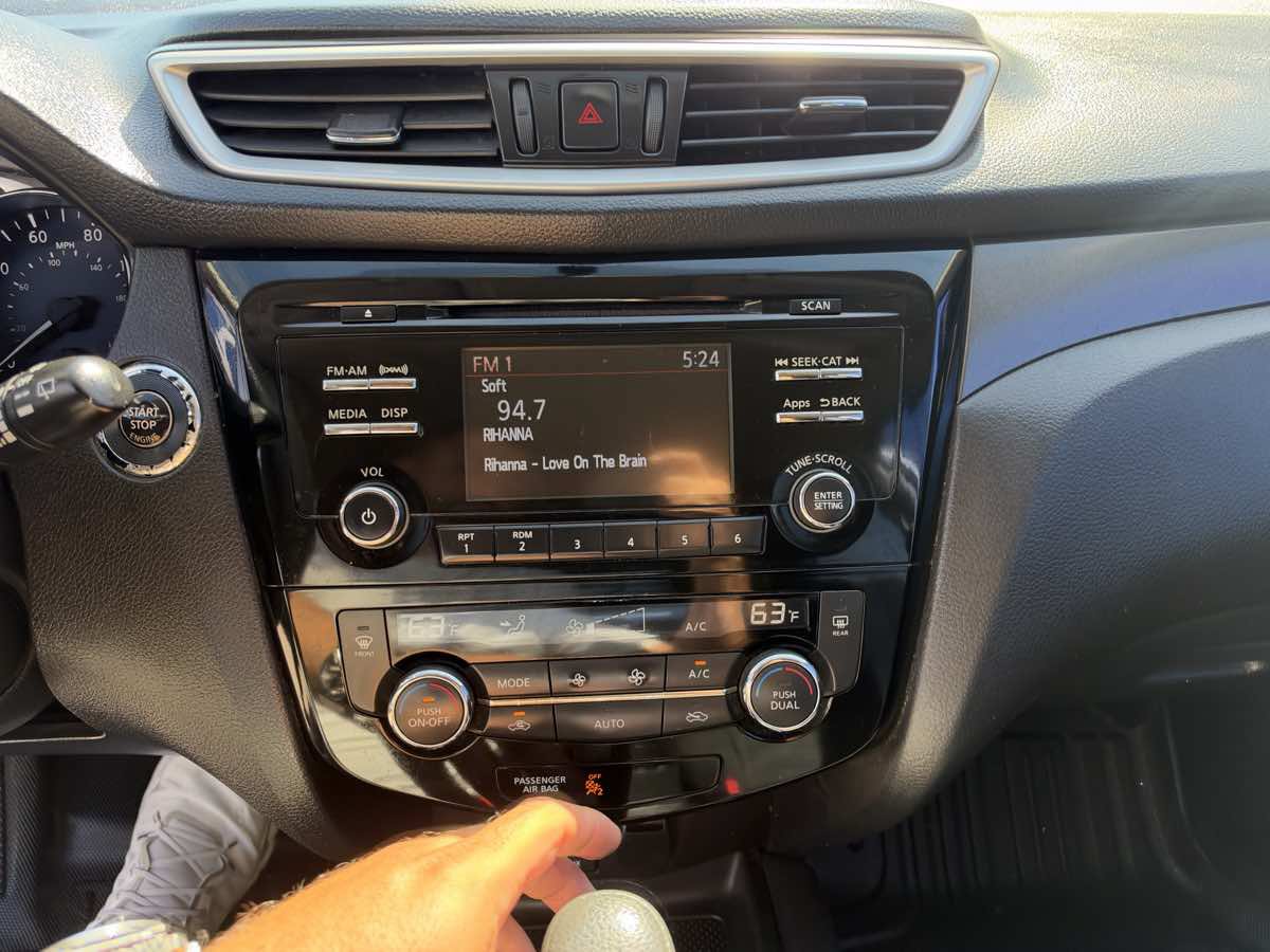 Used 2016 Nissan Rogue SV FWD image 15