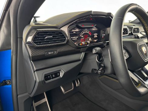 Used 2022 Lamborghini Urus image 14