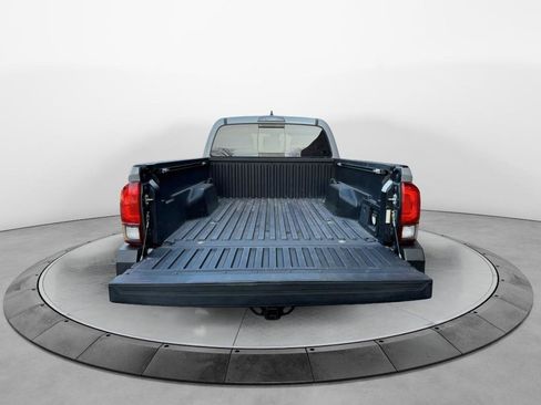 Used 2019 Toyota Tacoma TRD Off-Road image 5