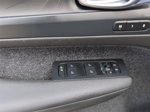 Used 2023 Volvo XC40 Recharge Ultimate w/ Protection Package Premier image 19