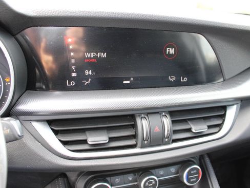 Used 2018 Alfa Romeo Stelvio Sport w/ Quick Order Package 22J Sport AWD/4WD image 16