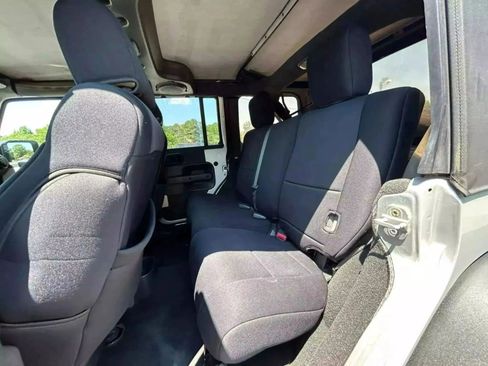 Used 2007 Jeep Wrangler Unlimited Sahara image 17