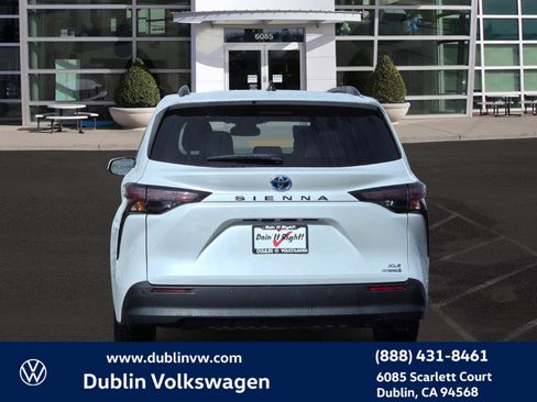 Used 2024 Toyota Sienna XLE image 5