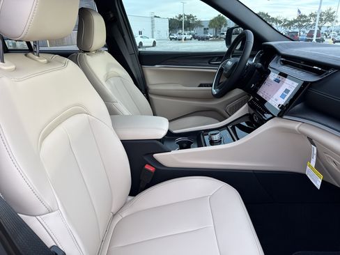 New 2026 Jeep Grand Cherokee Limited RWD image 20