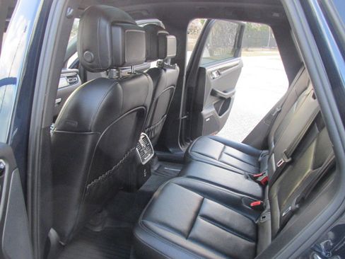Used 2020 Porsche Macan S image 40