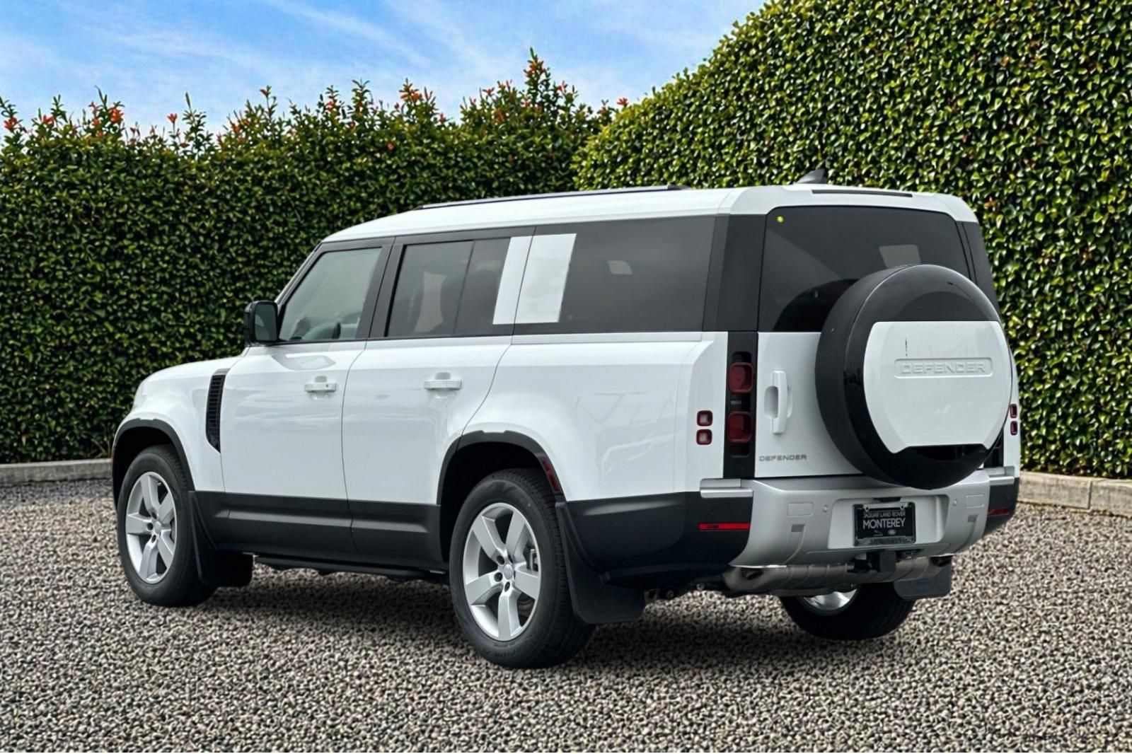 New 2025 Land Rover Defender 130 S AWD/4WD image 4